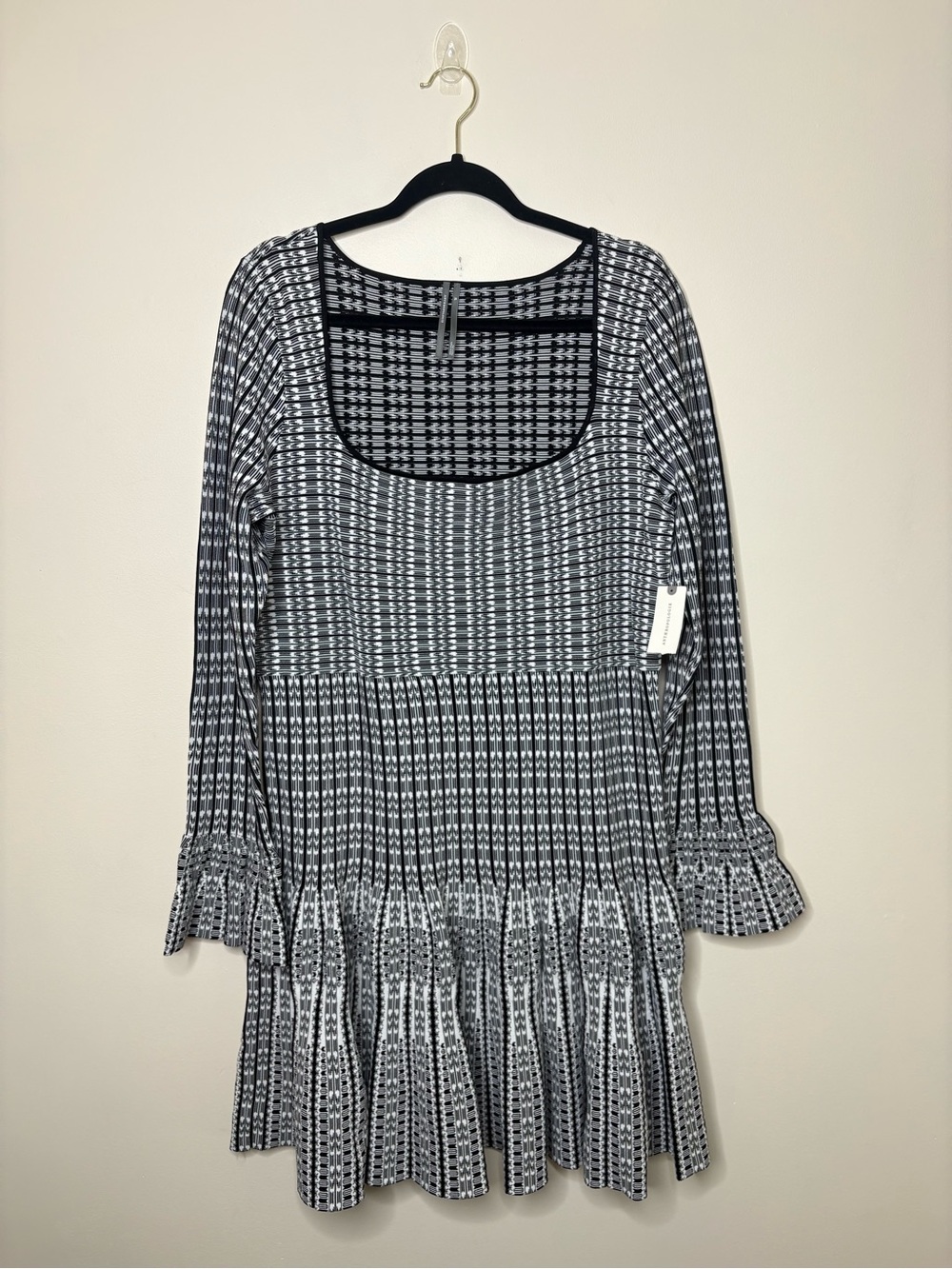 Anthropologie -  Black & White Long-Sleeve Scoop Neck Knit Dress - New With Tags - Picture 4 of 9